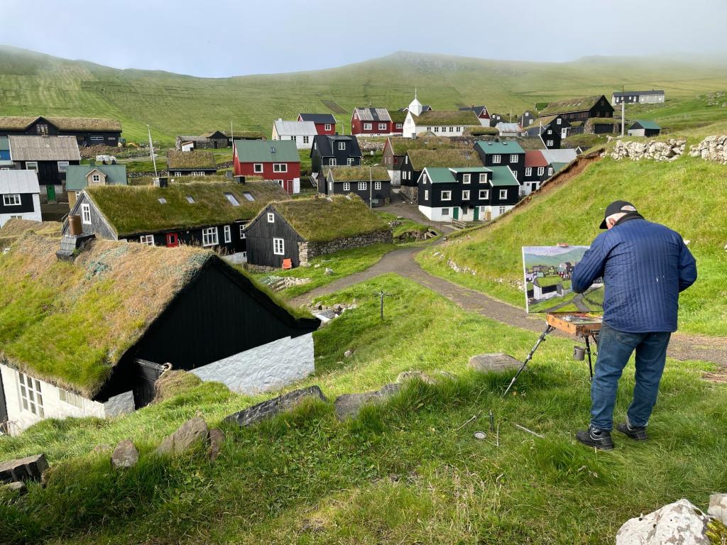 Paint The Faroe Islands
with Police Skarðenni